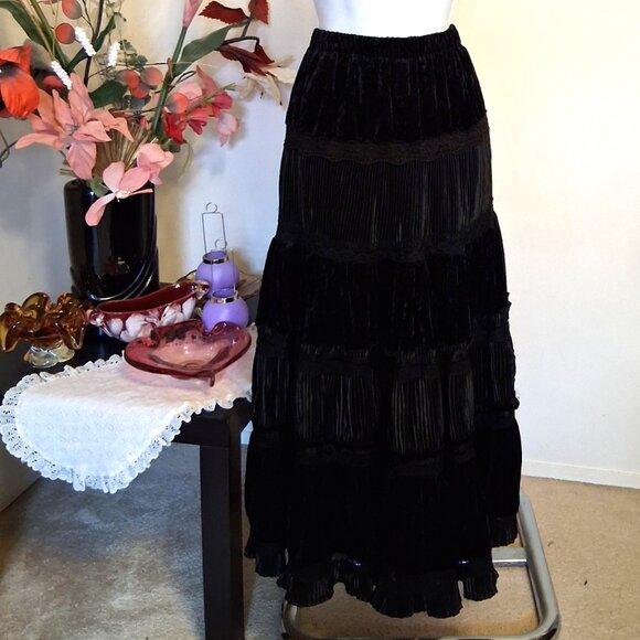 NWT Unique Designed Black Tiered Pleated Long Lined Skirt - Picture 4 of 7